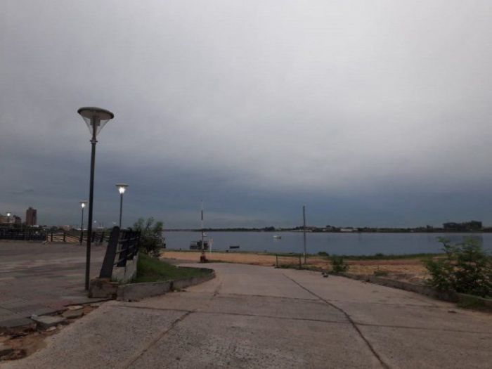 Lunes caluroso y con lluvias, anuncia Meteorología