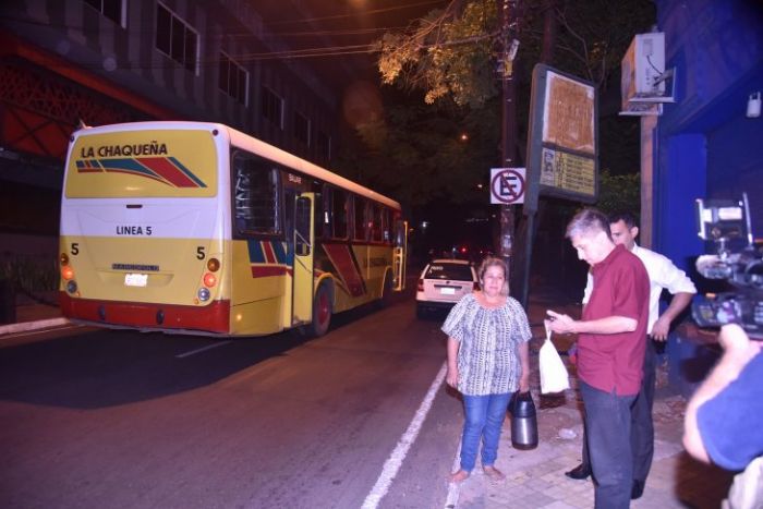 Trabajadora queda sin aguinaldo tras ser asaltada en un colectivo