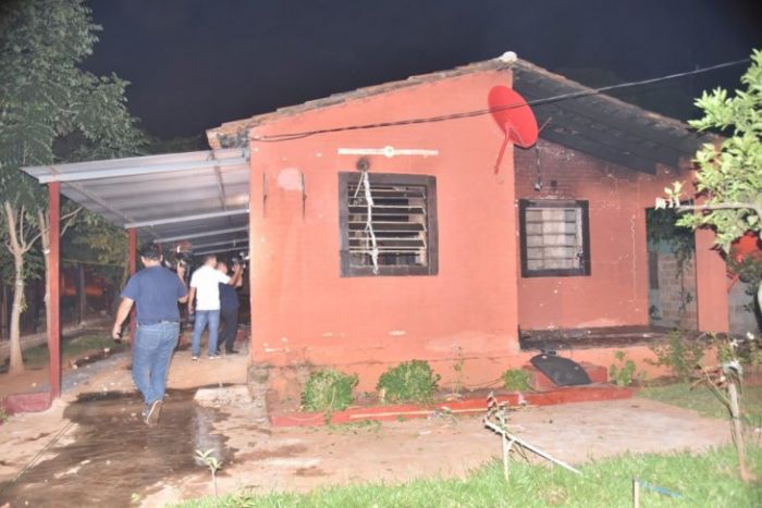 Vecinos de Itauguá queman casa de hermanos detenidos por asesinato