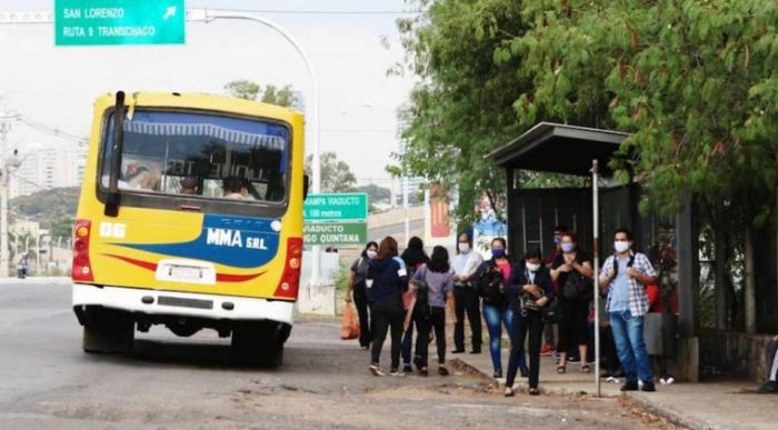 Multan a ocho empresas por llevar exceso de pasajeros