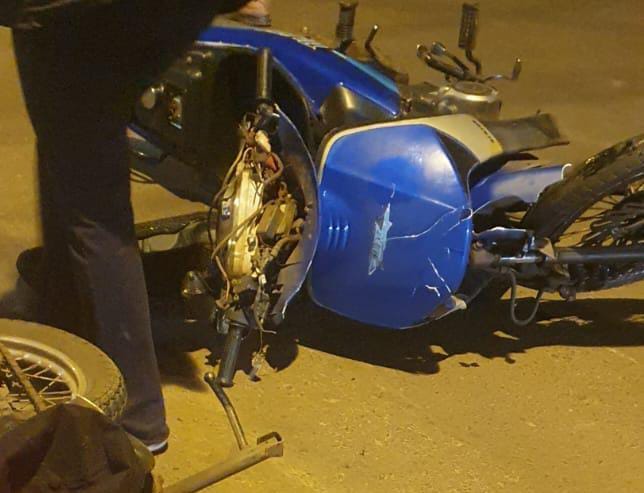 Choque de motocicletas en el centro de la ciudad deriva en la muerte de una mujer