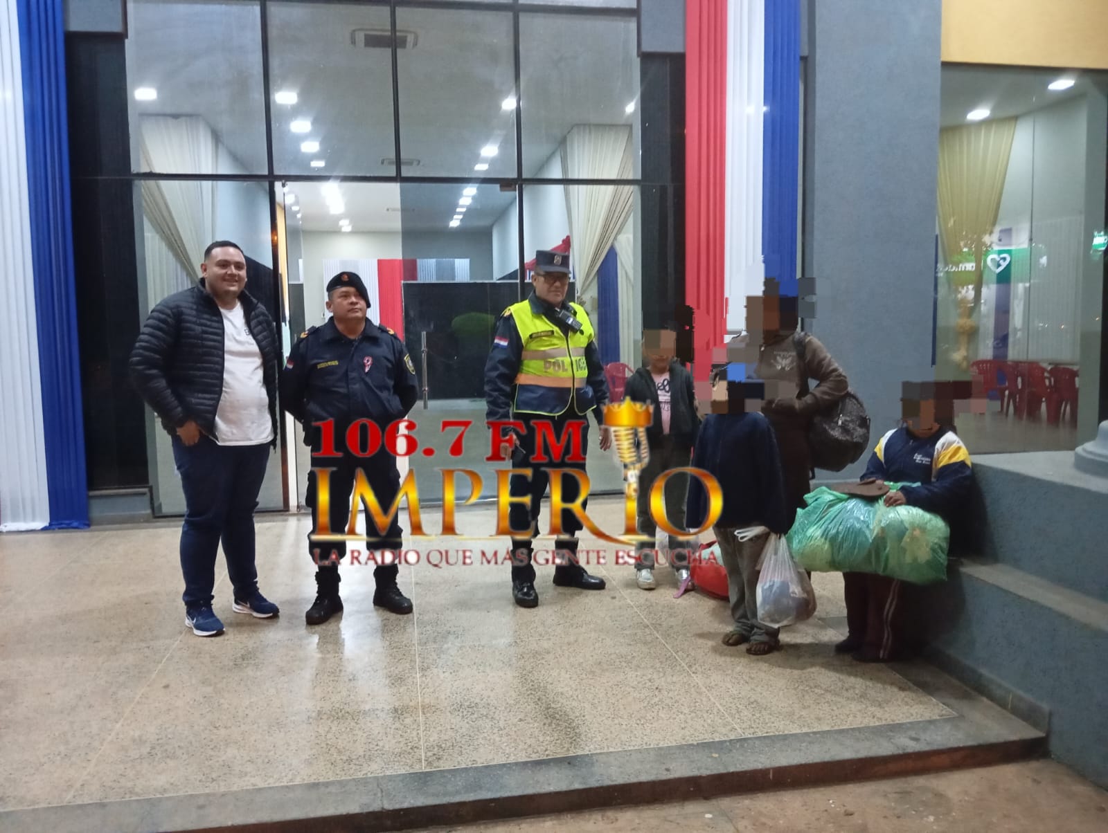 Policía traslada a una mujer y sus tres hijos a albergue de la Gobernación de Amambay