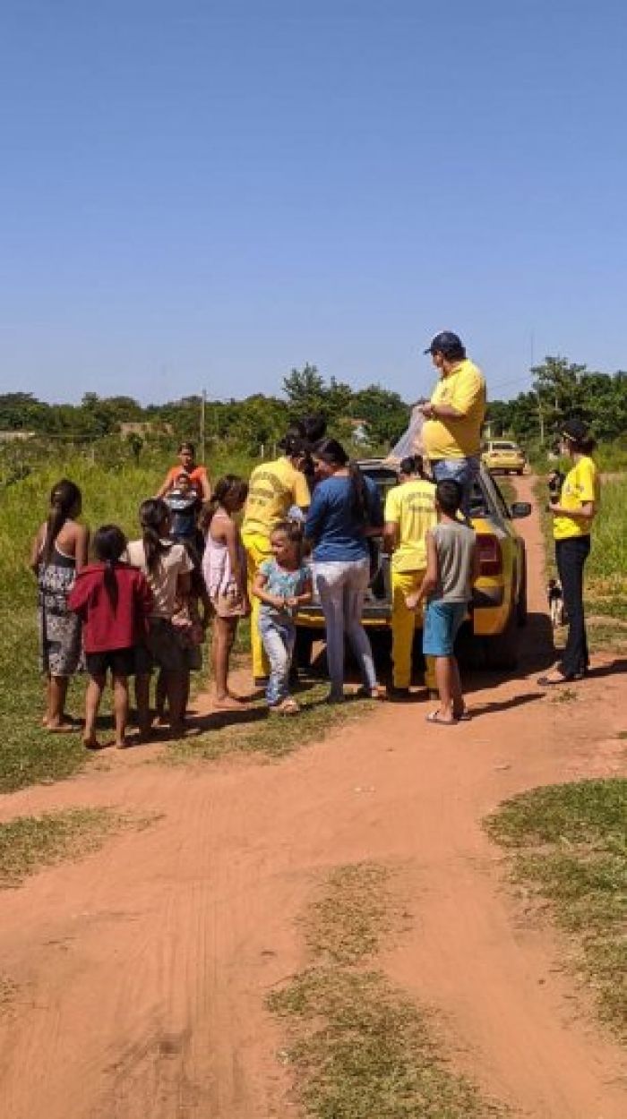 Bomberos repartieron almuerzos a familias necesitadas en Yby Yaú