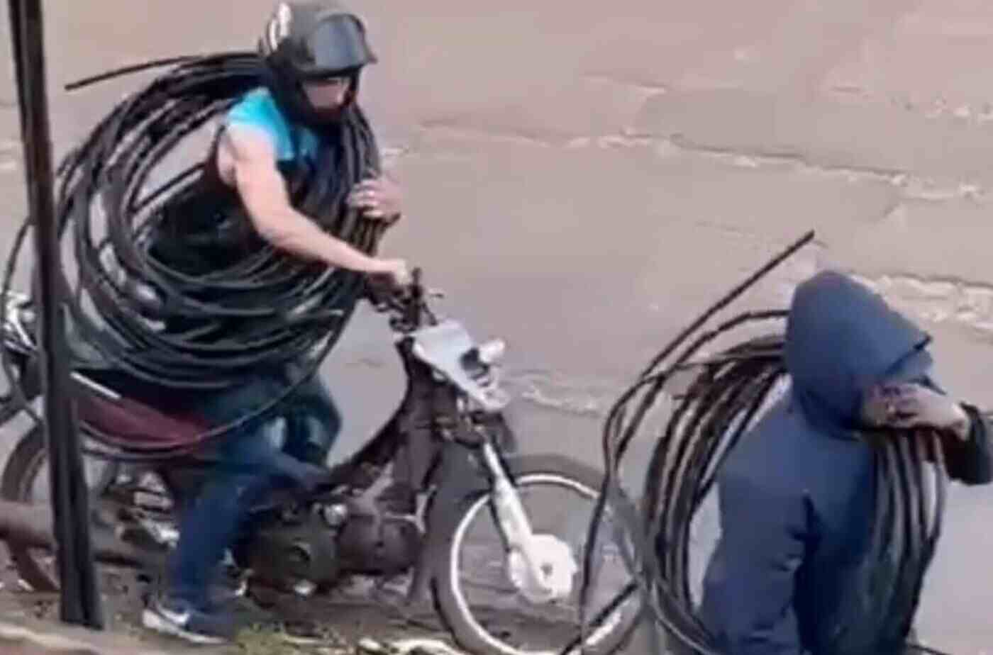 Armados con un 'machete', ladrones roban gran cantidad de cables eléctricos en un barrio de Ponta Porã