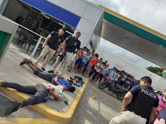 Varios aprehendidos tras asalto a estación de servicios y balacera