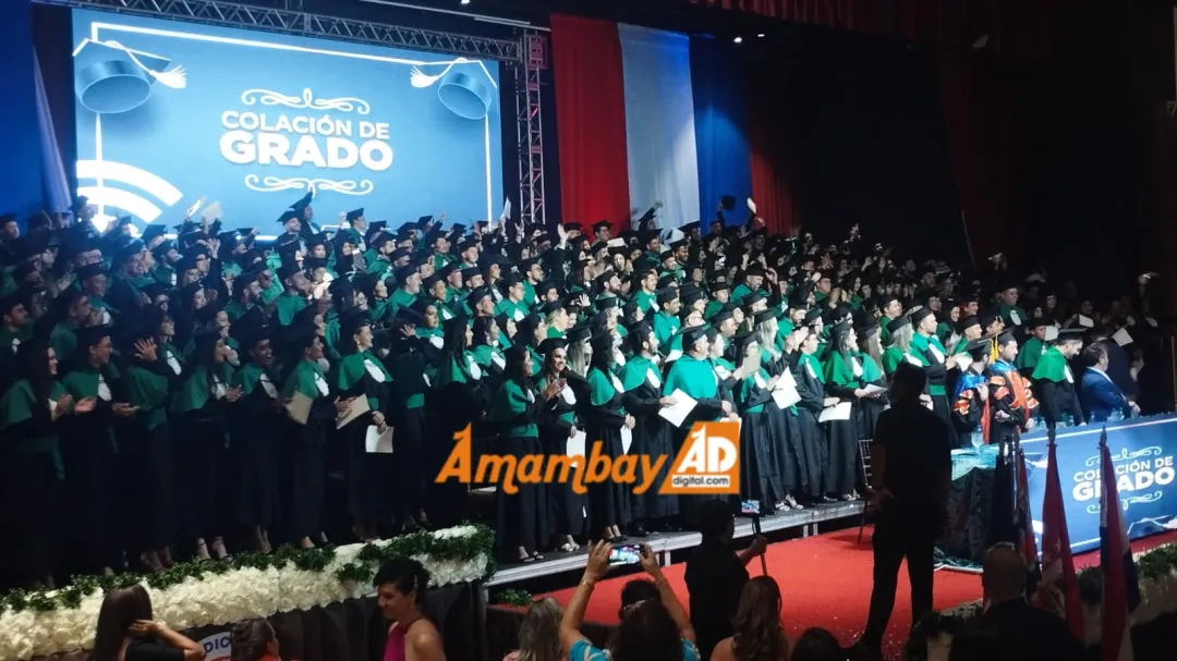 Egresaron 314 Medicos de la Universidad Central del Paraguay.