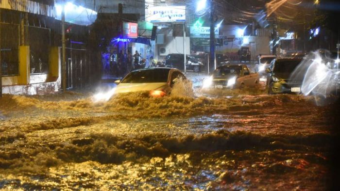 Pronostican día cálido y lluvias durante toda la jornada