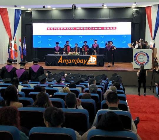 UCP entregó títulos a nuevos egresados médicos