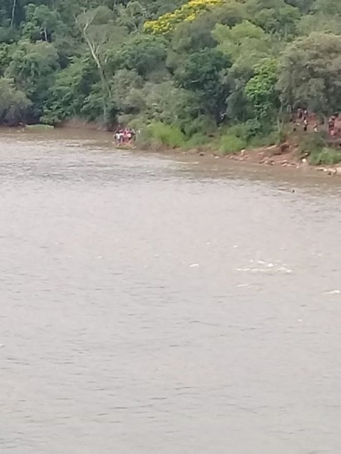 Dos menores desaparecieron en aguas del río Monday