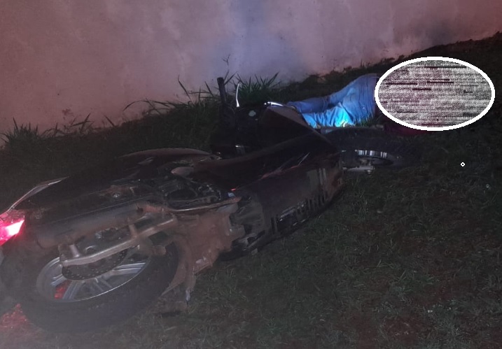 Motociclista fallece tras persecución luego de amenazar con un fusil a policías