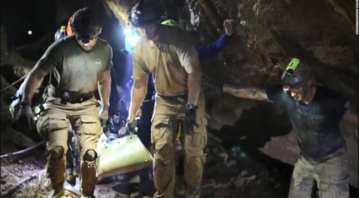 Muere uno de los rescatistas de los niños de Tailandia por infección que contrajo en la cueva