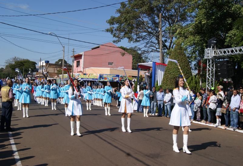 Vuelve tradicional  desfile del 14 de mayo