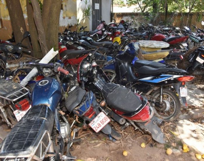 Policía solicita a juez autorización para destruir vehículos chatarras