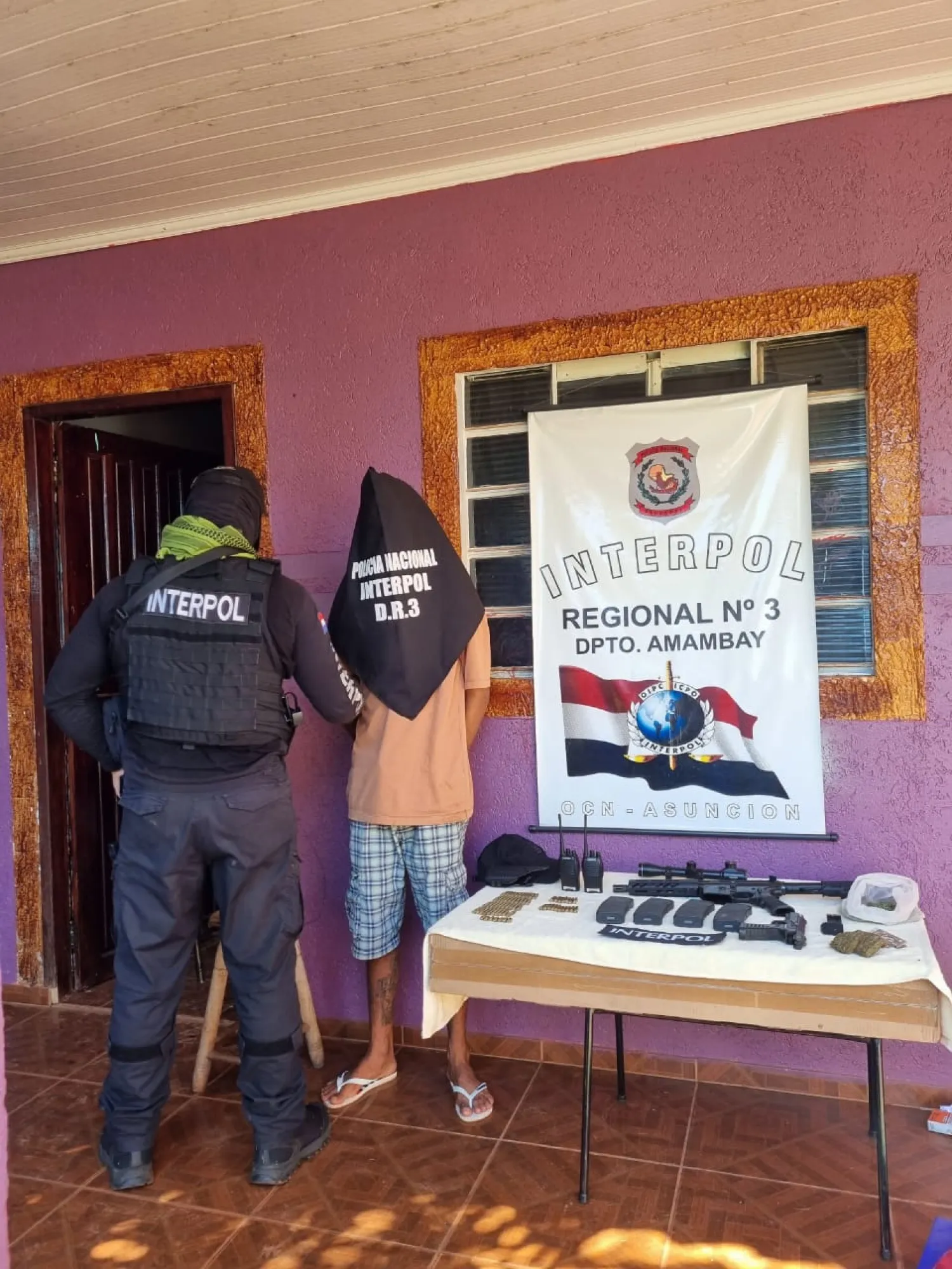 INTERPOL Amambay incauta fusil de guerra y drogas en Capitán Bado