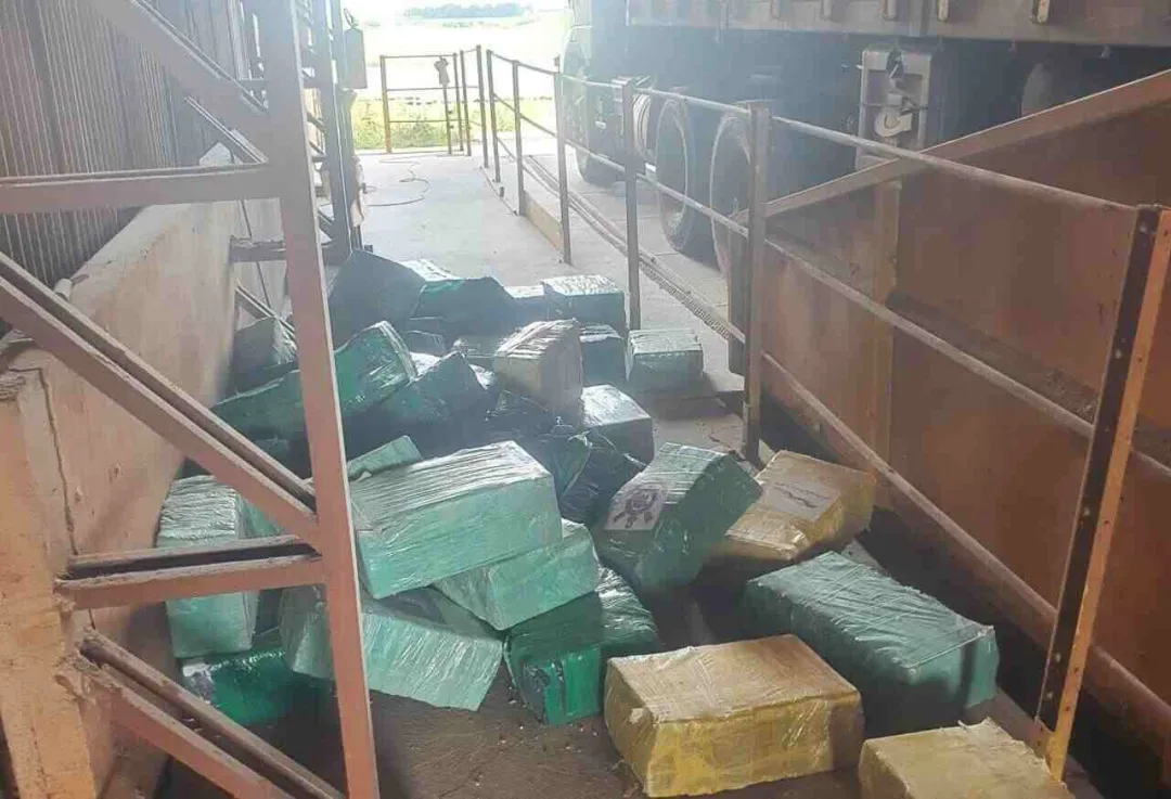 Interceptan camión cargado con ocho toneladas de marihuana en Aral Moreira, Brasil