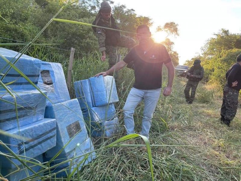 En un operativo conjunto incautan 1344 kilos de cocaína y una avioneta