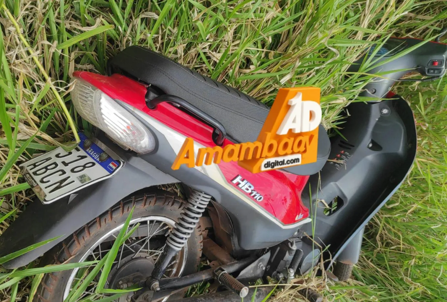 Hallan motocicleta abandonada en un baldío