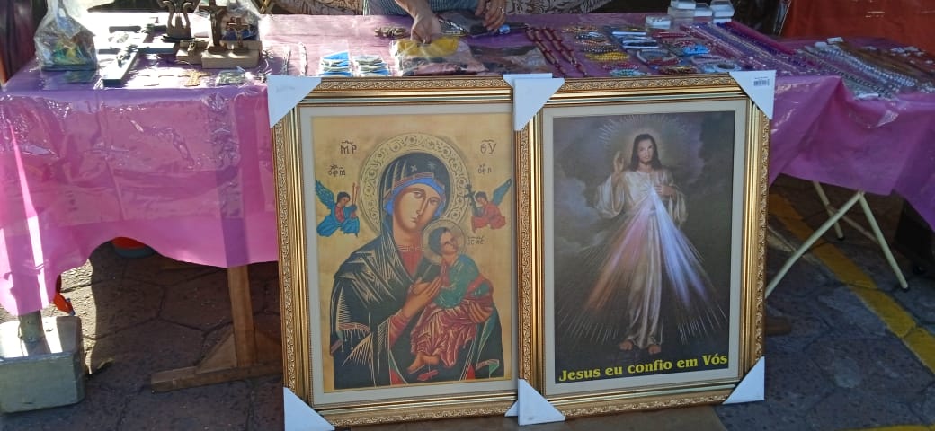 Novenario a Perpetuo Socorro dispone de venta de comidas típicas y articulos religiosos