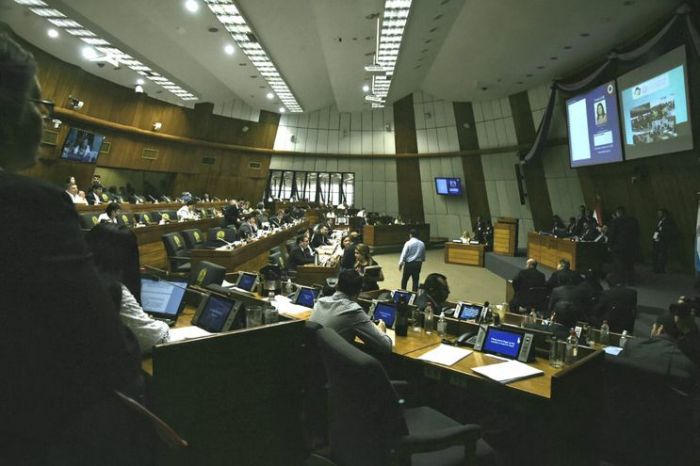 Conflicto en sesión por aprobación de nuevos municipios