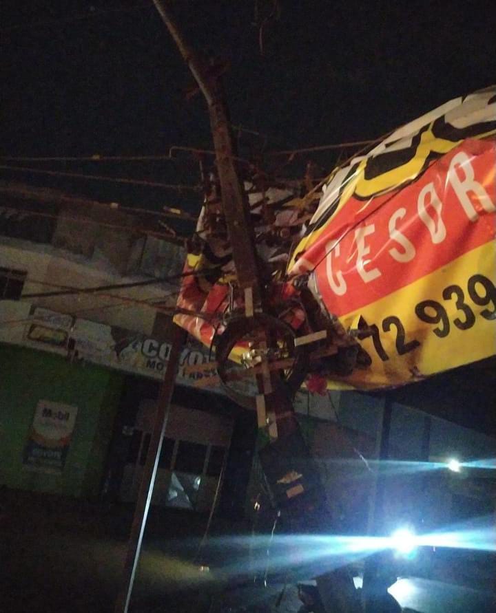 Conductor alcoholizado chocó por una columna de la ANDE en el barrio San Antonio