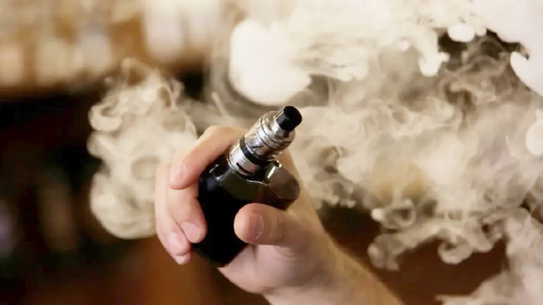 Senadores sancionan ley que restringe venta y uso de vapeadores