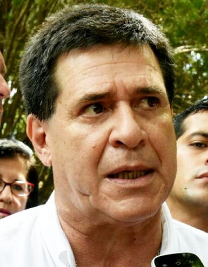 Cartes seguirá siendo investigado por desacato