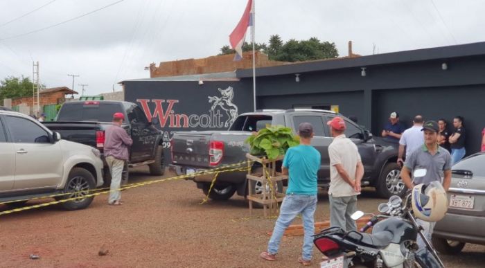 Entraron a una armería para asaltar pero los recibieron a balazos: un muerto, un herido
