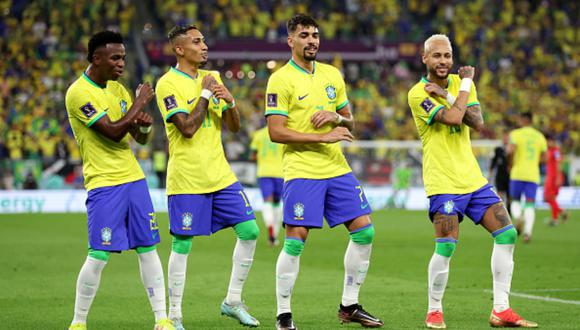 Medio tiempo le bastó a Brasil para golear y clasificar a cuartos de final