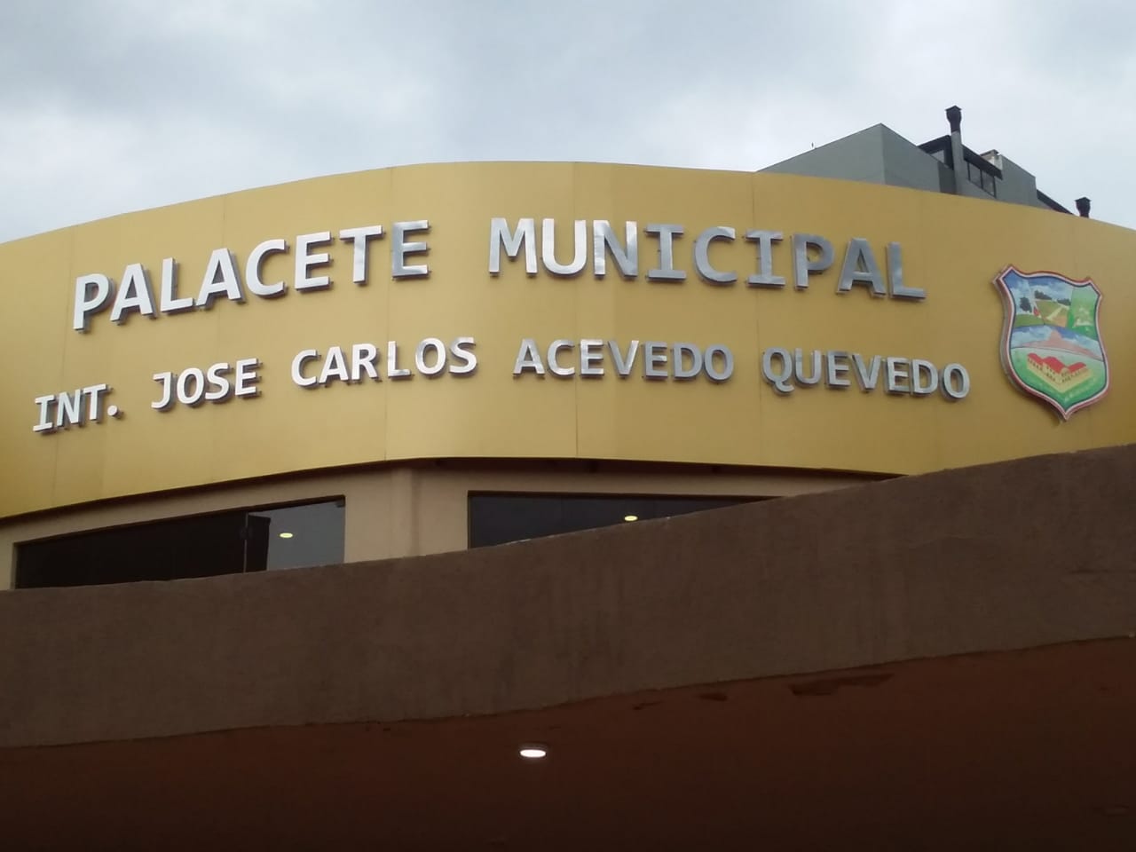 Palacete Municipal ya lleva oficialmente la denominación “Int. José Carlos Acevedo”