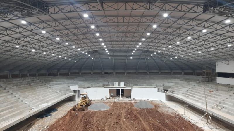 ESTADIO MUNICIPAL: NUEVO SISTEMA DE ILUMINACIN EST PRONTO Y AHORA SE TRABAJA EN LA CONSTRUCCIN DE LA CANCHA