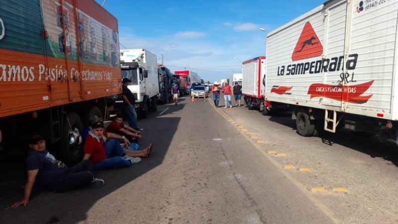 Fragmentados: Camioneros evitarán cierres de rutas y buscarán diálogo