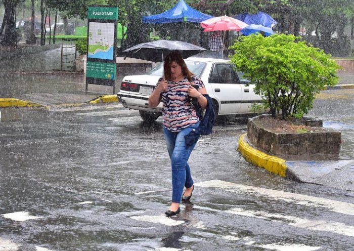 Lluvias y tormentas eléctricas en todo el país para este viernes