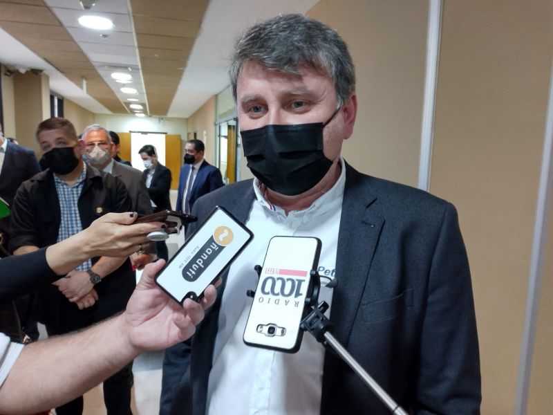 Titular de PETROPAR: "Dios quiera que no haya más aumento de precio de combustible"