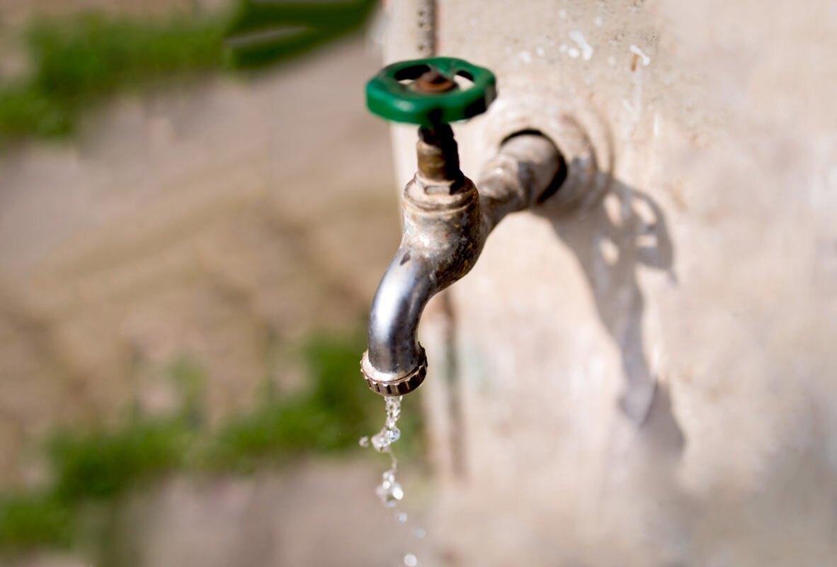 Repartirán notificaciones de cortes del suministro de agua a morosos en Romero Cue