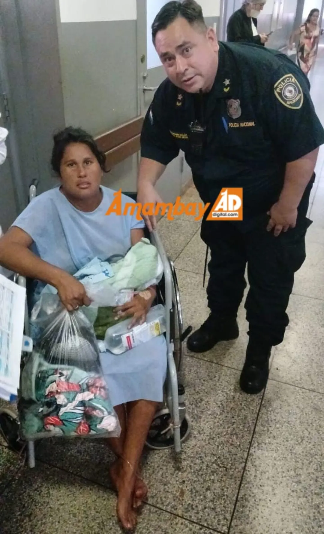 Policía asiste a mujer que dio a luz en su vivienda en el barrio General Genes