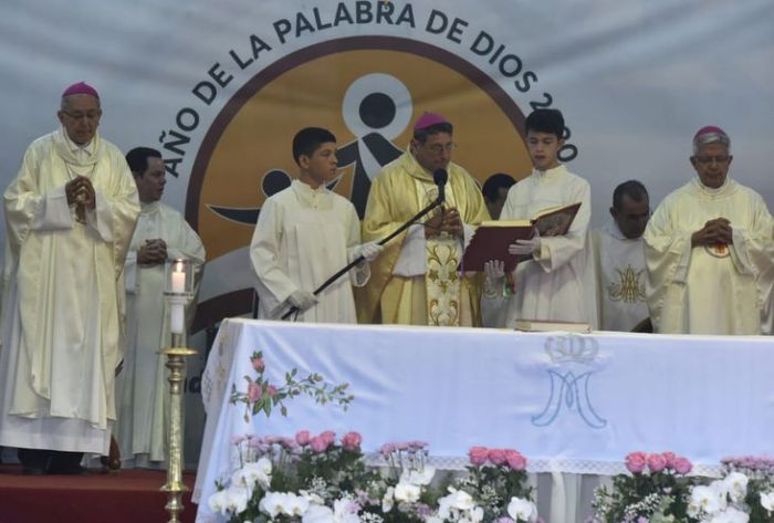 Monseñor Valenzuela cierra la misa fustigando la corrupción, pobreza y violencia