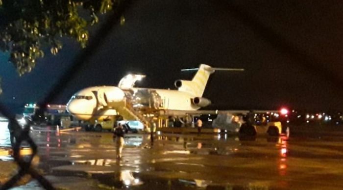 Avión carguero llegó anoche con insumos médicos