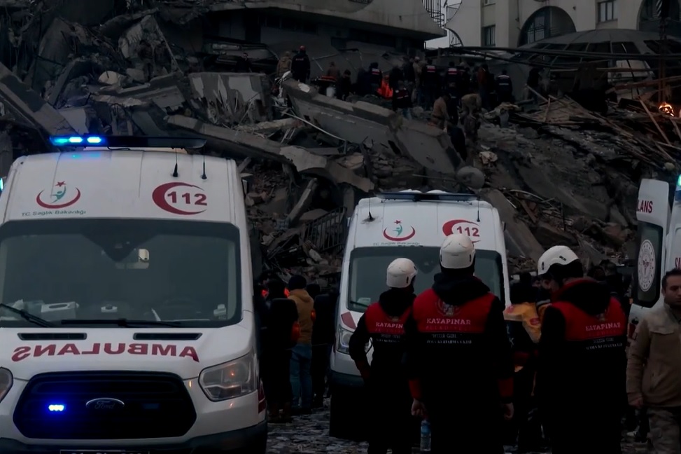 Más de 1.600 muertos en Turquía y Siria tras un terremoto de magnitud 7,8