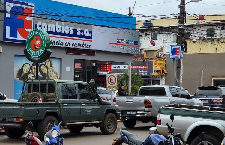 Allanan casa de cambios en el centro de la ciudad