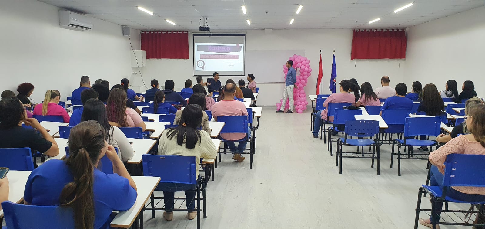 Prosigue ciclo de charlas educativas en la UCP en el marco de “Octubre Rosa”.