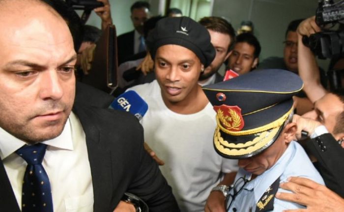 Migraciones investiga si hubo "orden de arriba" para permitir ingreso de Ronaldinho