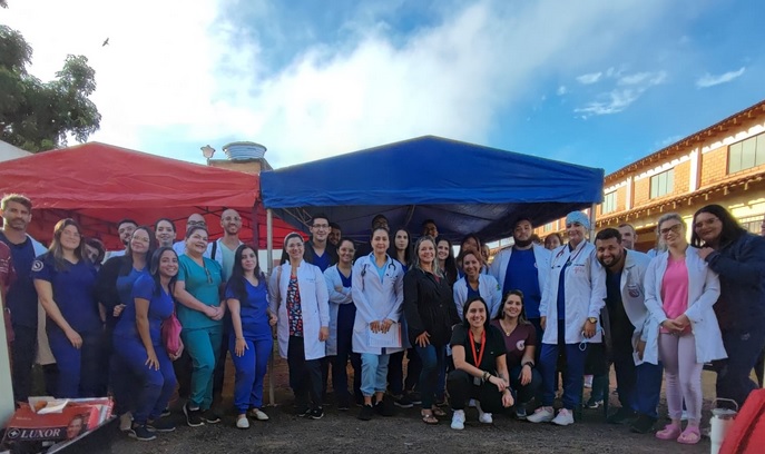 Móvil de salud de la UCP  está prestando atención médica en Jardín Aurora