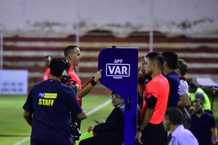 Primera intervención histórica del VAR