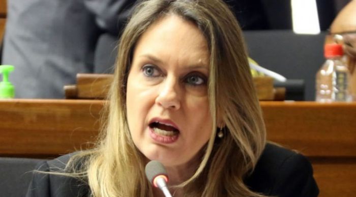 Insumos médicos: "Pandemia no debe ser pantalla para que hagan lo que se les antoja"