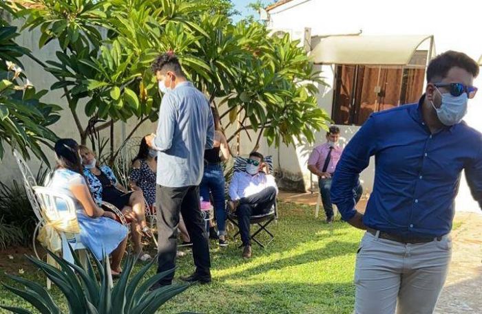 Otro caso de boda en cuarentena: los novios, testigos e invitados quedaron demorados