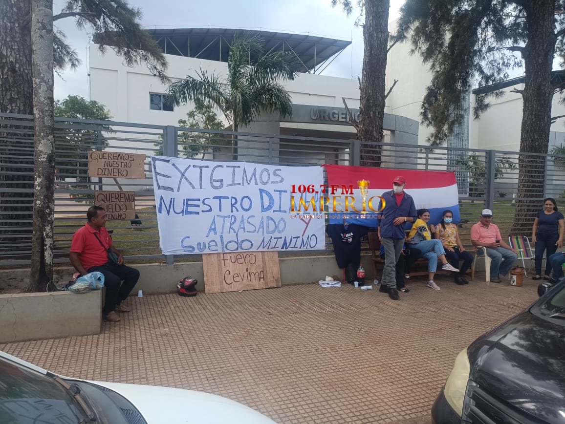 Limpiadoras del IPS explotadas con un sueldo miserable