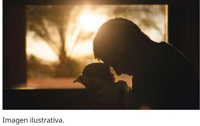 Un padre se niega a firmar el certificado de nacimiento de su bebé porque la novia le puso el nombre de su ex