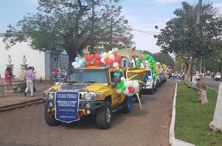 Se realizó colorido corso de la primavera y la juventud