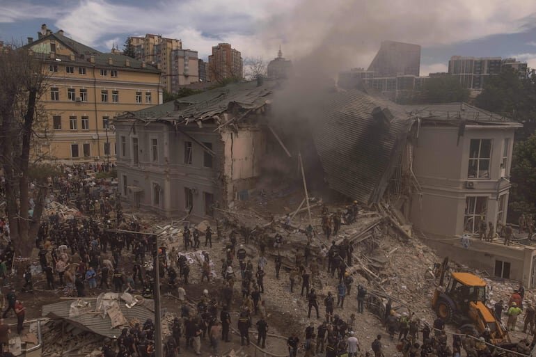 Un total de 31 civiles han muerto a consecuencia del ataque ruso del lunes a Kiev