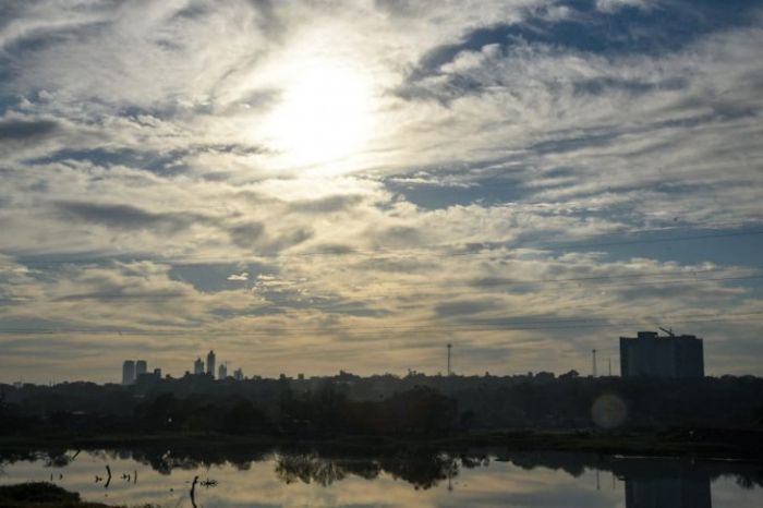 Clima caluroso y con posibles lluvias para este viernes
